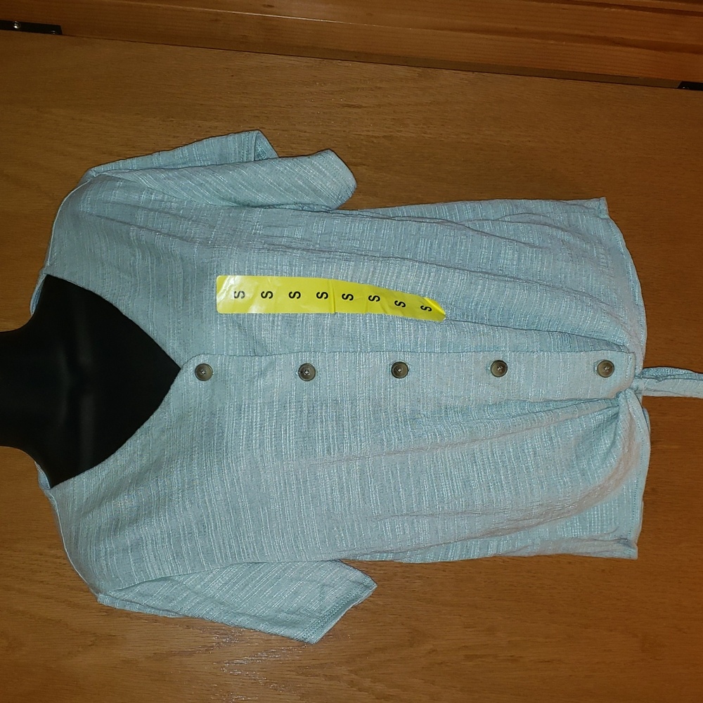 $15 or 2/$20 Weatherproof Vintage Womens Button-up Tie Front Top Size Medium